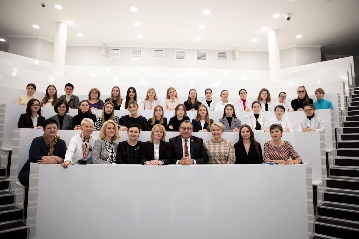 В Курском медуниверситете прошел круглый стол «Моя наставница»
