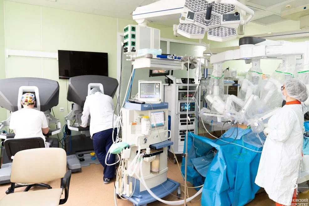 В клинике урологии имени Фронштейна Сеченовского Университета провели первую операцию на новом роботе