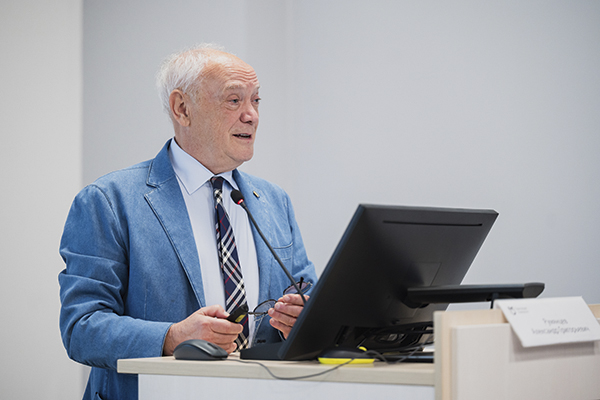 Как победить старение и иммунодефициты: в Пироговском Университете состоялась первая лекция по проблемам перинатологии и педиатрии