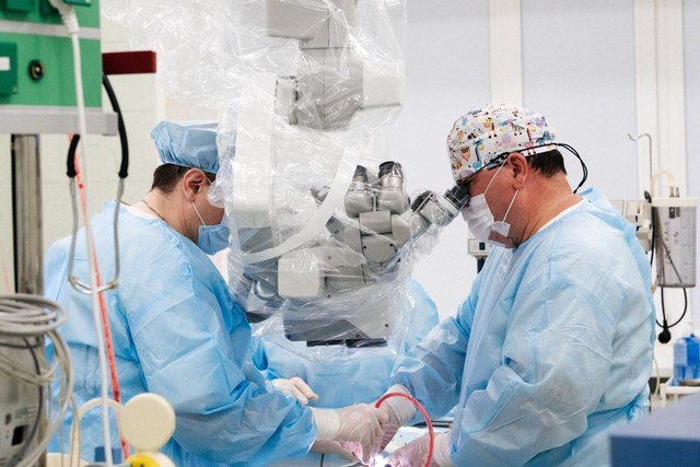 7% респондентов согласны на проведение операции роботом-хирургом