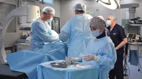 Кардиохирурги униклиники КФУ установили подкожный дефибриллятор нового поколения