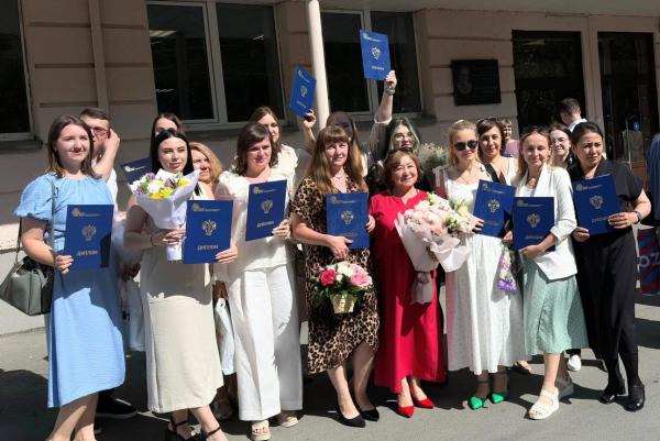 Фармацевтическая отрасль пополнилась молодыми кадрами: Новосибирский ГМУ окончили более 50 провизоров и фармацевтов