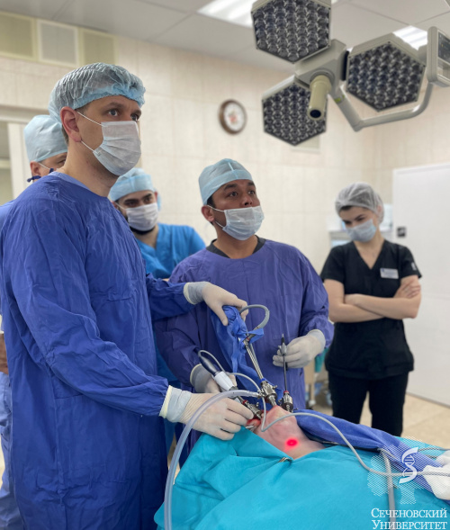 Врачи Сеченовского Университета провели мини-инвазивные операции на щитовидной железе