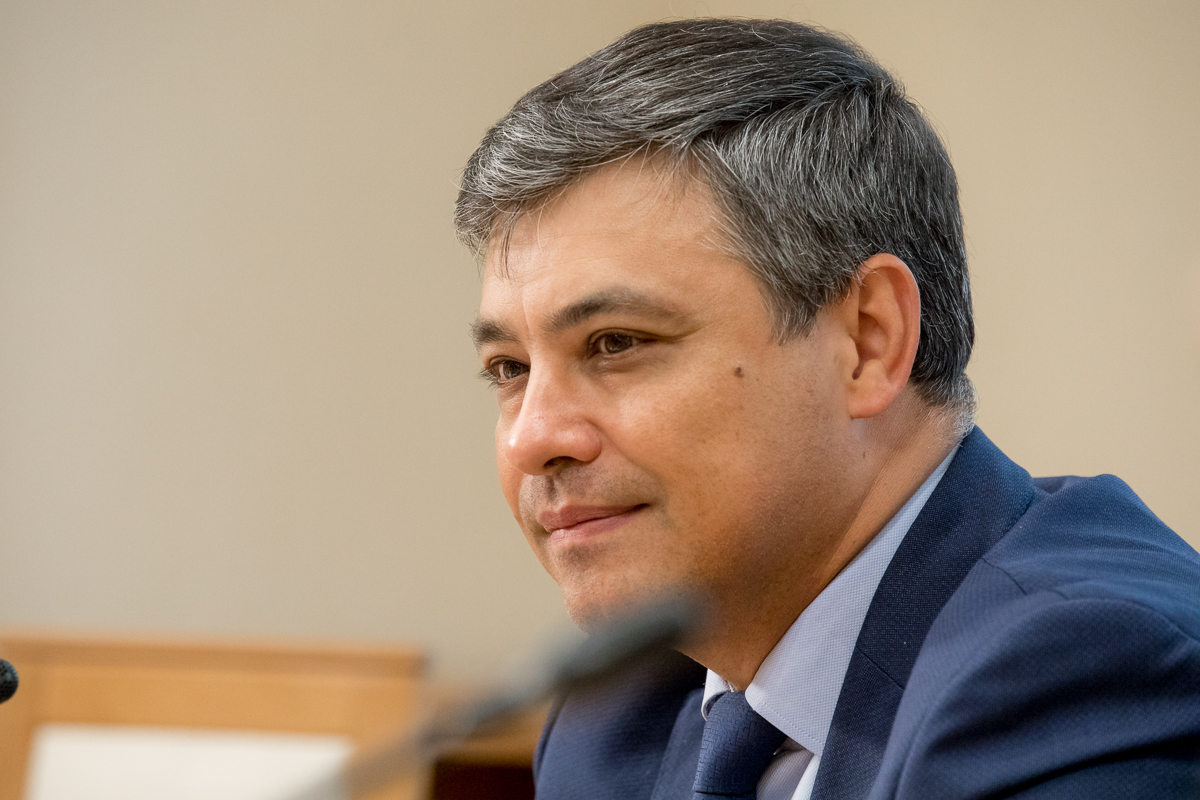 Дмитрий Морозов: «По-прежнему стараюсь читать лекции и оперировать»