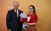 Студентка медико-фармацевимческого колледжа Курского государственного медицинского университета получила награду президента